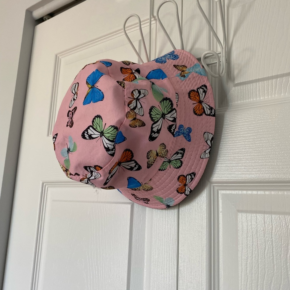 Butterfly Bucket hat 🦋 - Picture 2 of 2